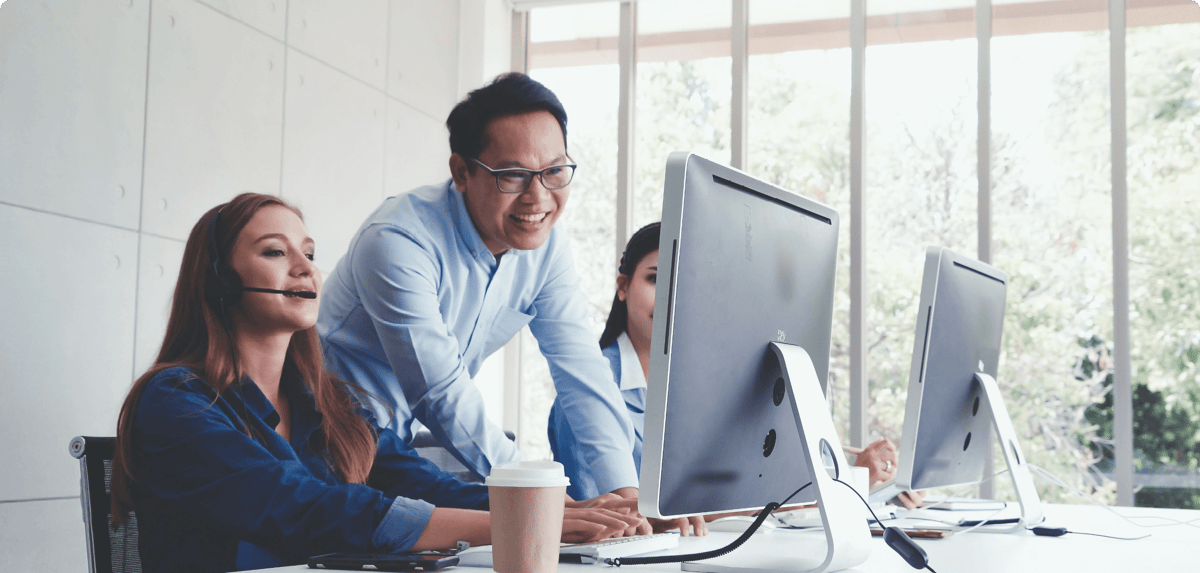 customer-supports-looking-at-computer@2x